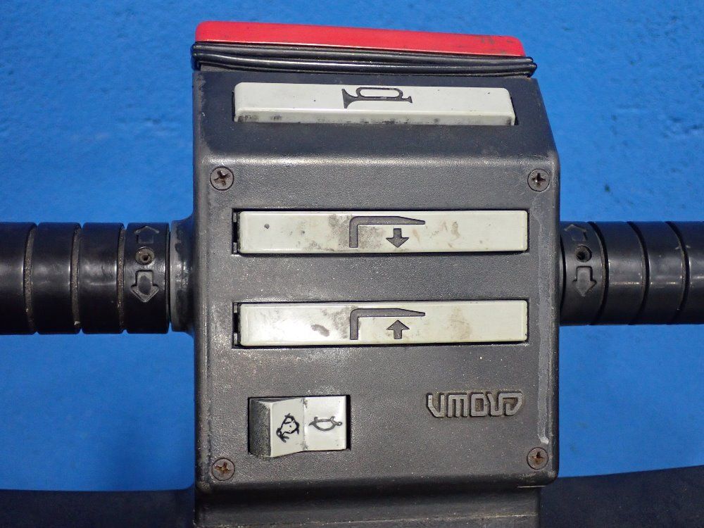 Crown Equipment Corp. 4000 Lbs. Electric Pallet Jack - 40gpw-4-14