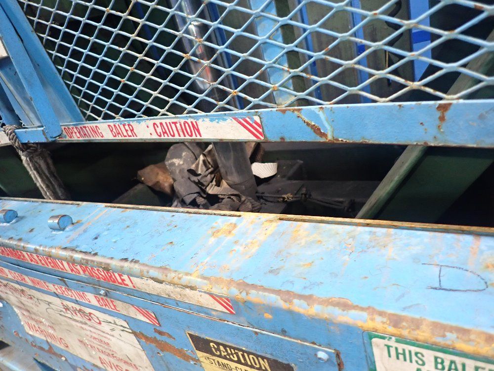 Ptr 30" X 62" X 57" Id Baler - 72ehdch