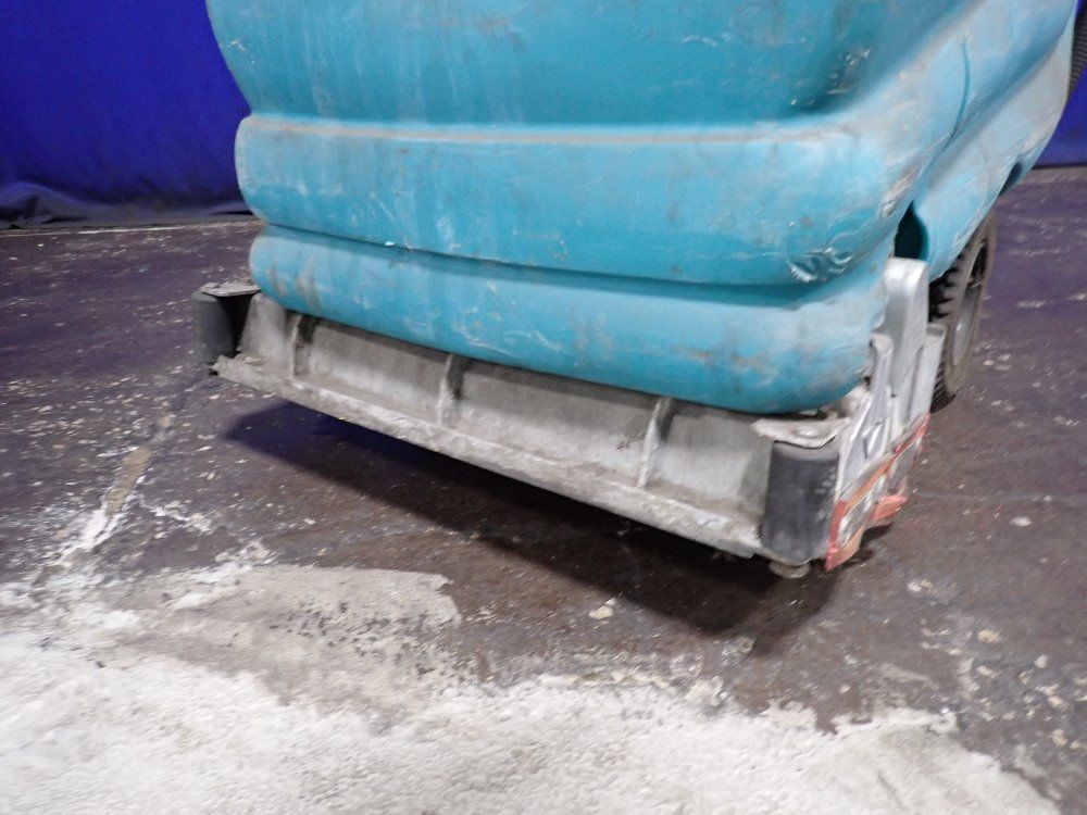Tennant Tennant 5700 Floor Scrubber