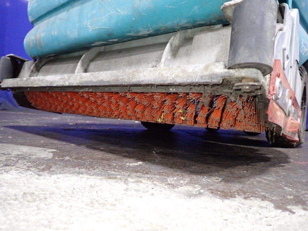Tennant Tennant 5700 Floor Scrubber
