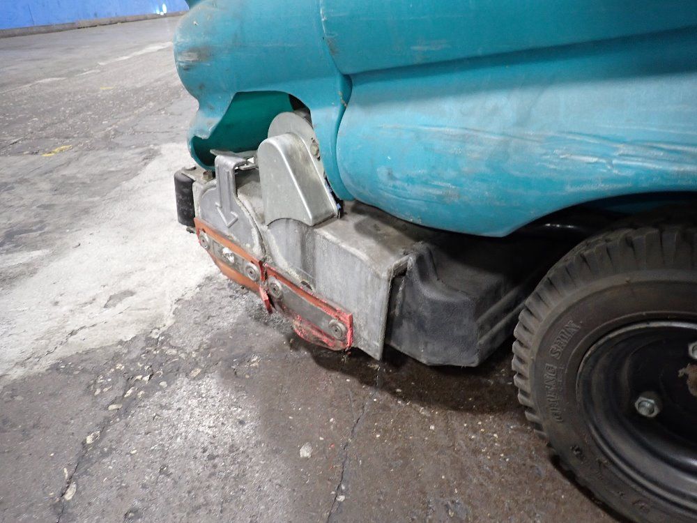 Tennant Tennant 5700 Floor Scrubber