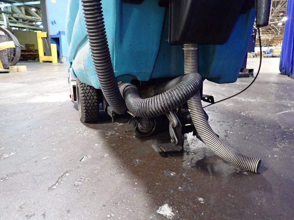 Tennant Tennant 5700 Floor Scrubber