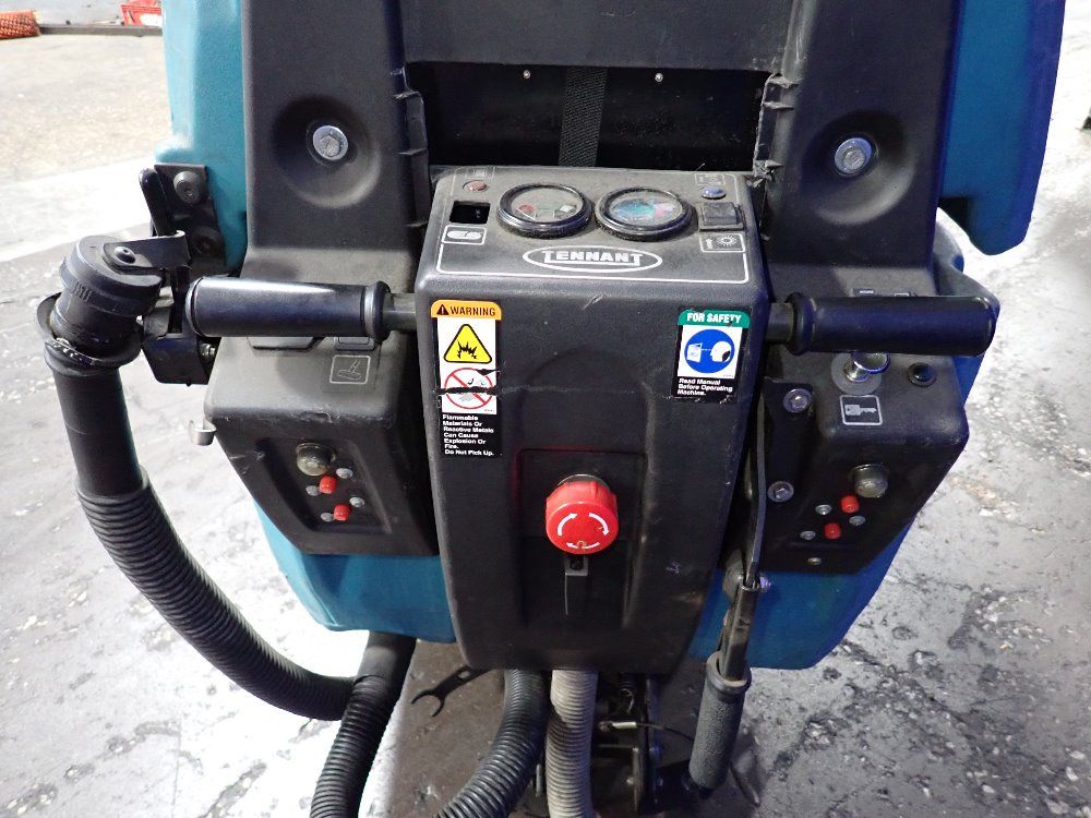 Tennant Tennant 5700 Floor Scrubber