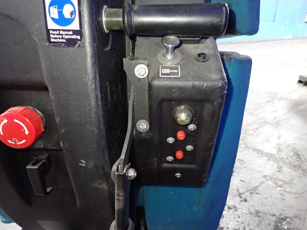 Tennant Tennant 5700 Floor Scrubber