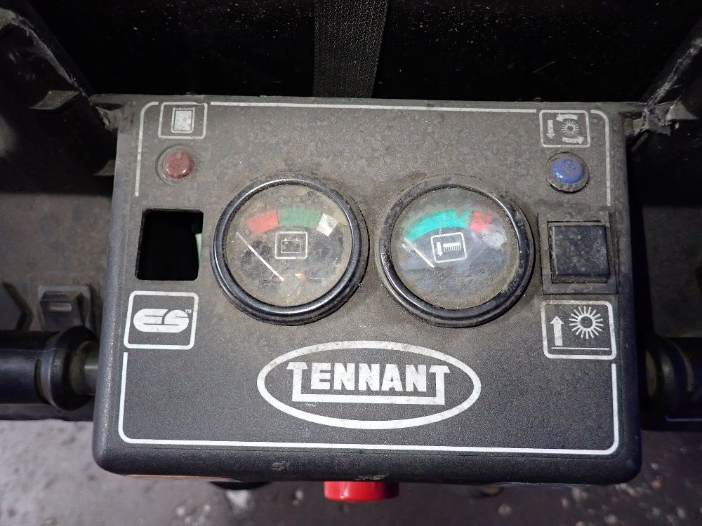 Tennant Tennant 5700 Floor Scrubber