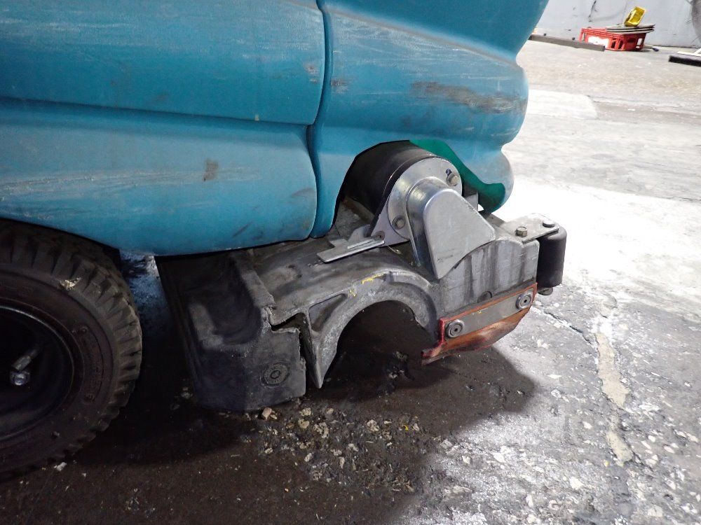 Tennant Tennant 5700 Floor Scrubber