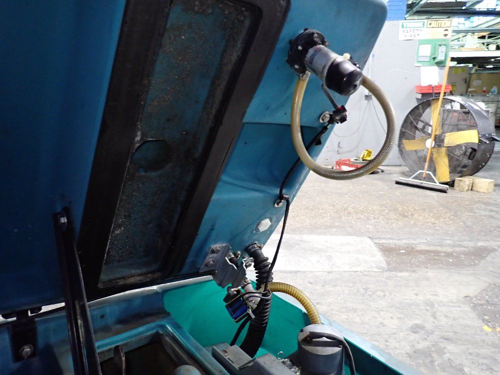 Tennant Tennant 5700 Floor Scrubber