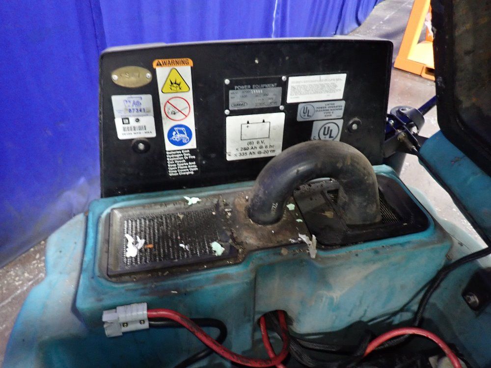 Tennant Tennant 5700 Floor Scrubber