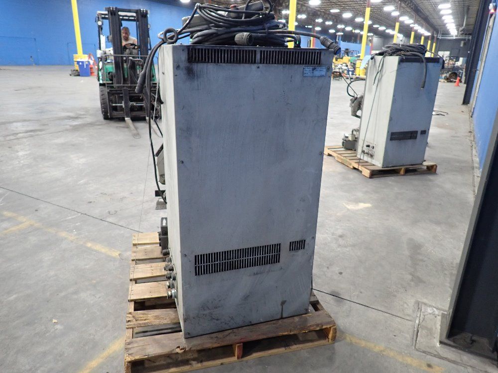 Yasnac Mrc 1996 Yasnac Mrc Encm-rm6015 Robot And Controller - Encm-rm6015