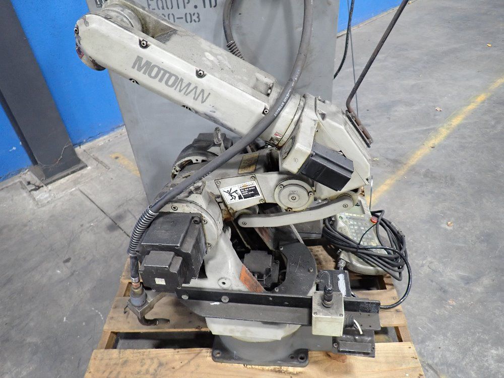 Yasnac Mrc 1996 Yasnac Mrc Encm-rm6015 Robot And Controller - Encm-rm6015