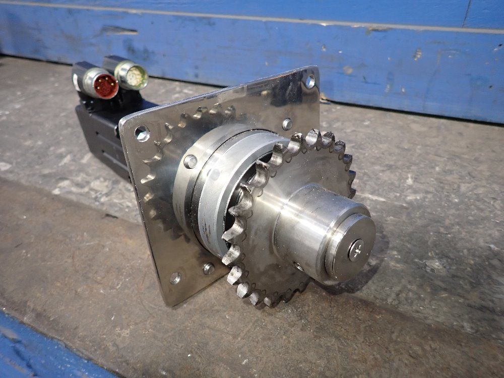 Allen Bradley .39 Kw Servo Motor - Mpl-b1530u-vj72aa