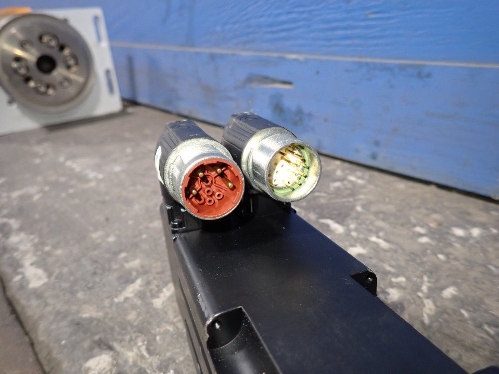 Allen Bradley .39 Kw Servo Motor - Mpl-b1530u-vj72aa