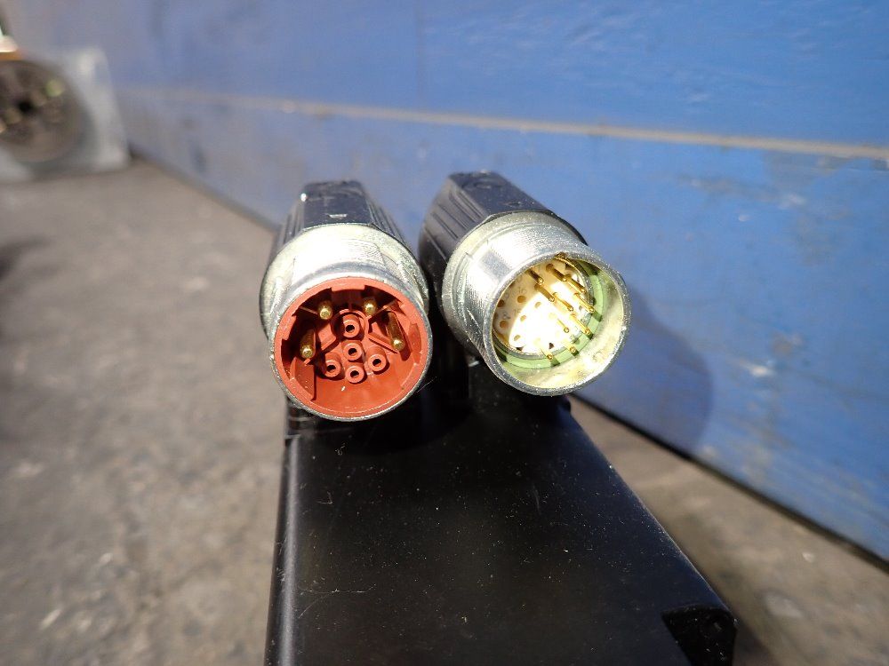 Allen Bradley .39 Kw Servo Motor - Mpl-b1530u-vj72aa