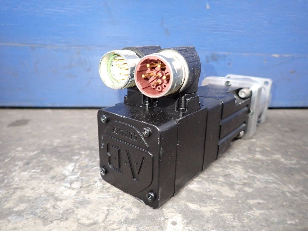 Allen Bradley .27 Kw Servo Motor - Mpl-b1520u-vj74aa