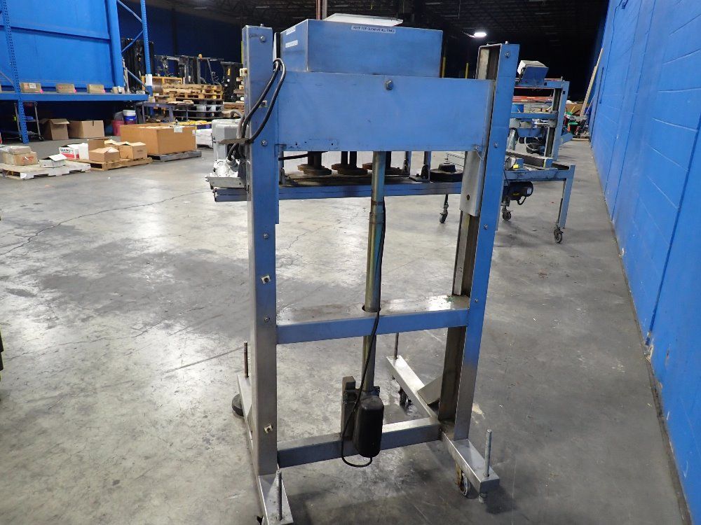 Accutek 2003 Accutek 6 Spindle Capper