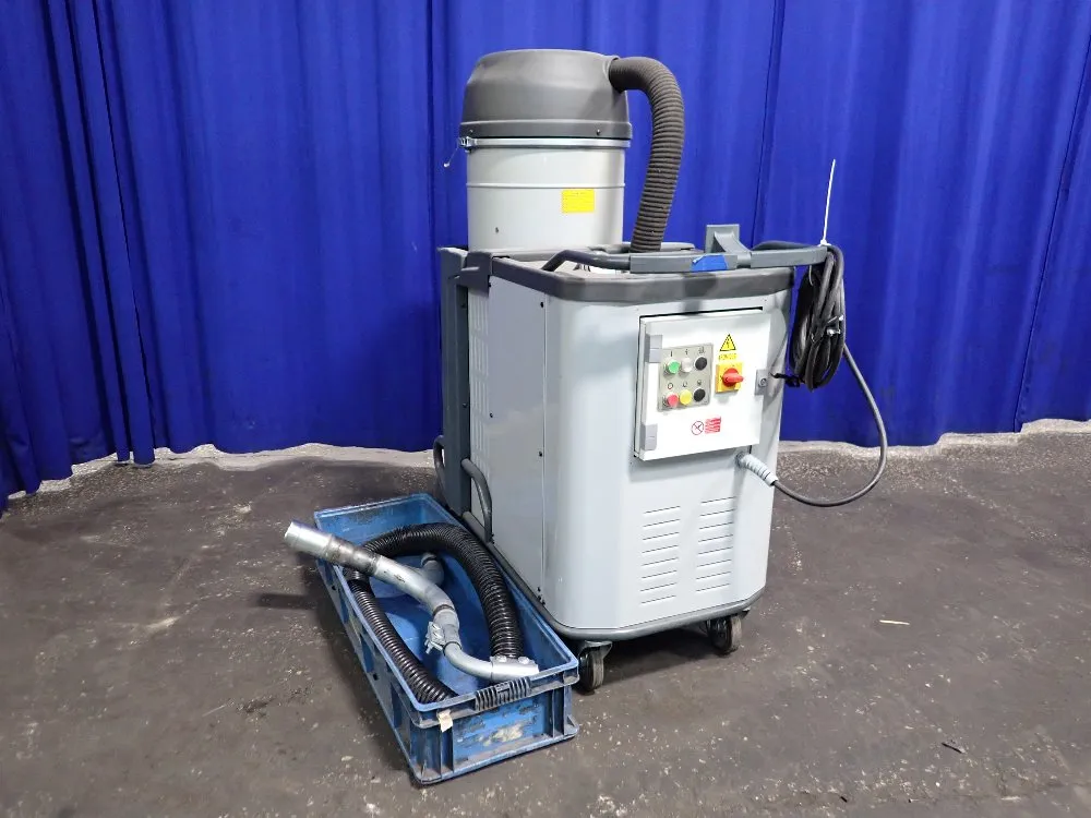 VACUUM CLEANER