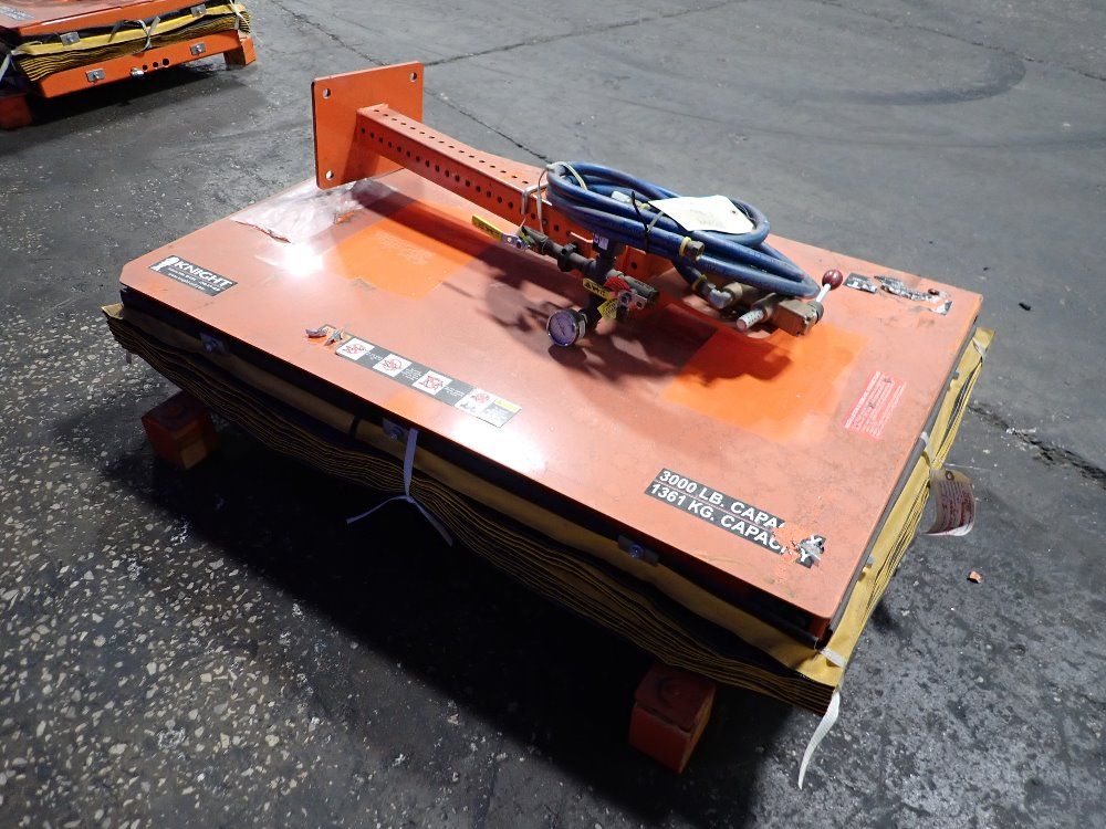 Knight Lift Table