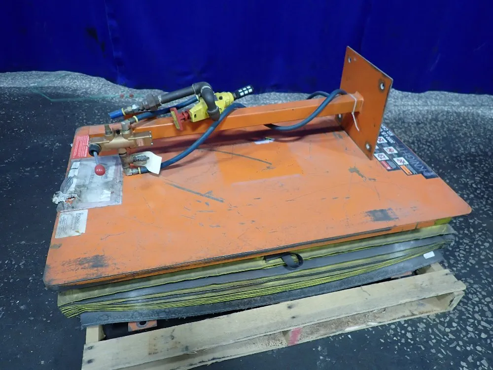 LIFT TABLE