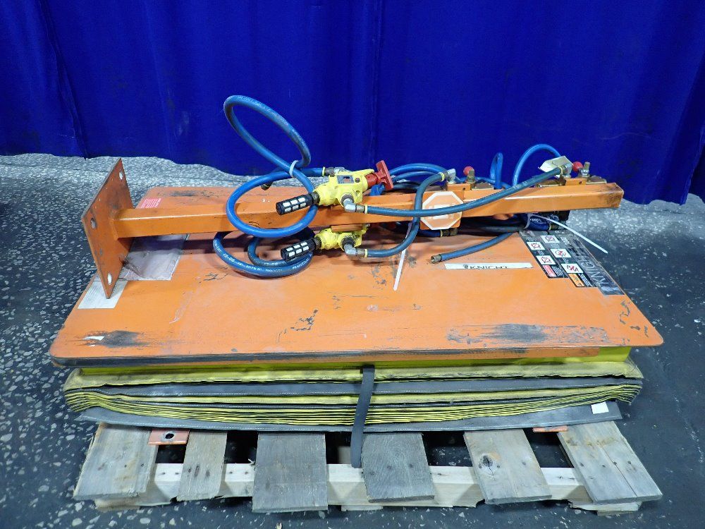 Knight Lift Table