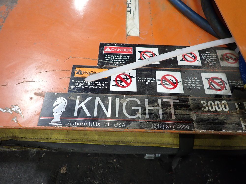 Knight Lift Table