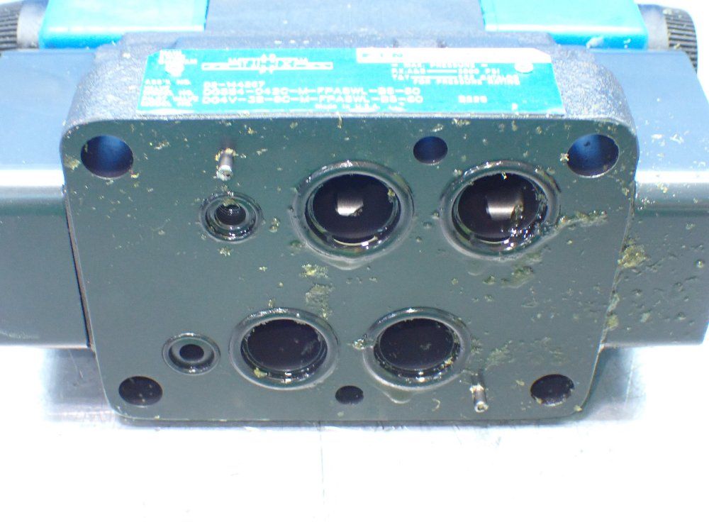 Eaton Vickers Hydraulic Directional Control Valve - 02-144267