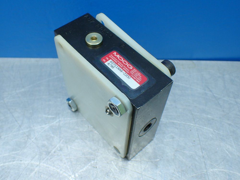 Moog Hydraulic Valve - 65711am4-2200