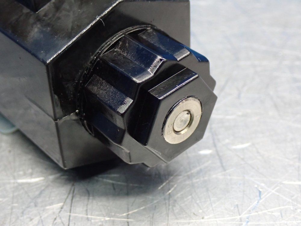 Yuken Kogyo Directional Hydraulic Solenoid Valve Dsg-01 Series - Dsg-01-2b3-d24-50