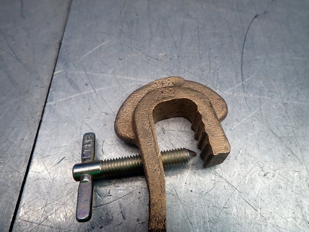 Thomas & Betts 1 Pc Static Ground Clamp Disconnect - 31216