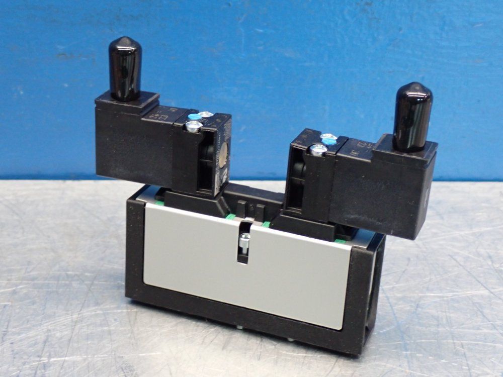 Parker Solenoid Directional Control Valve - Dx01-606-951m