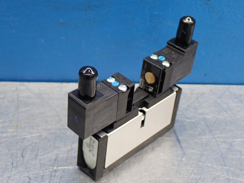 Parker Solenoid Directional Control Valve - Dx01-606-951m