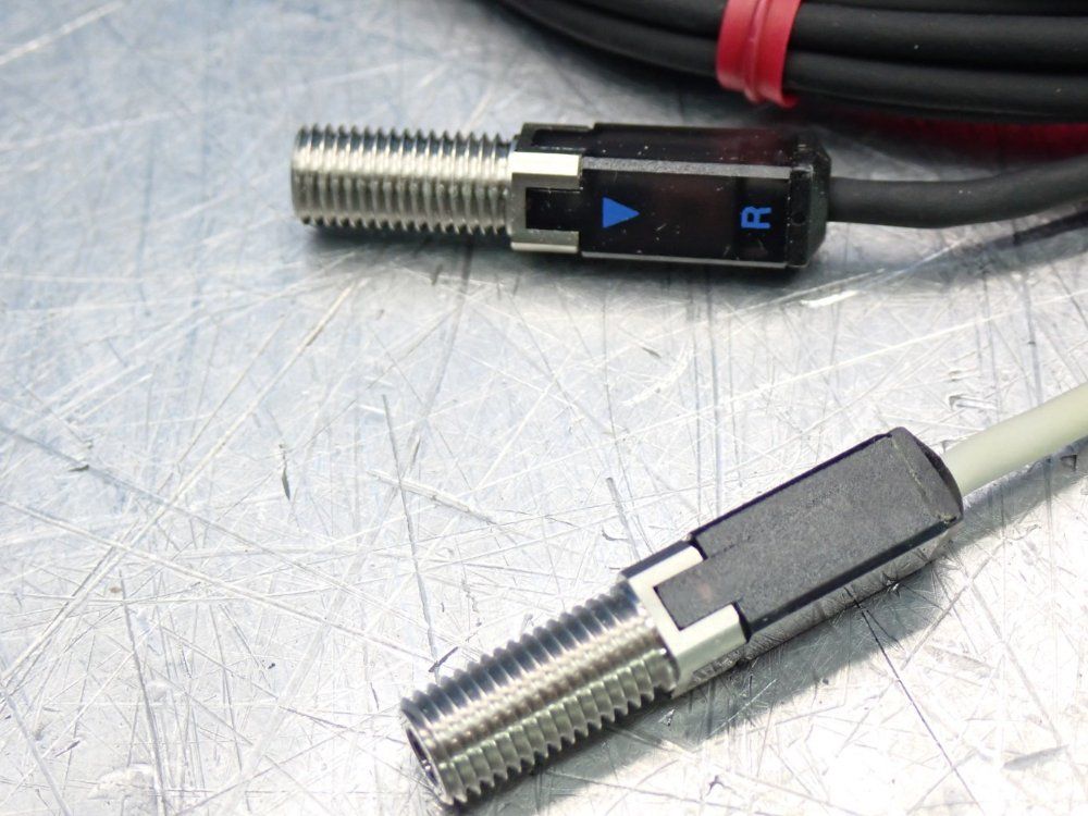 Keyence 500mm Detecting Distance Multi-purpose Digital Laser Sensor - Lv-s71