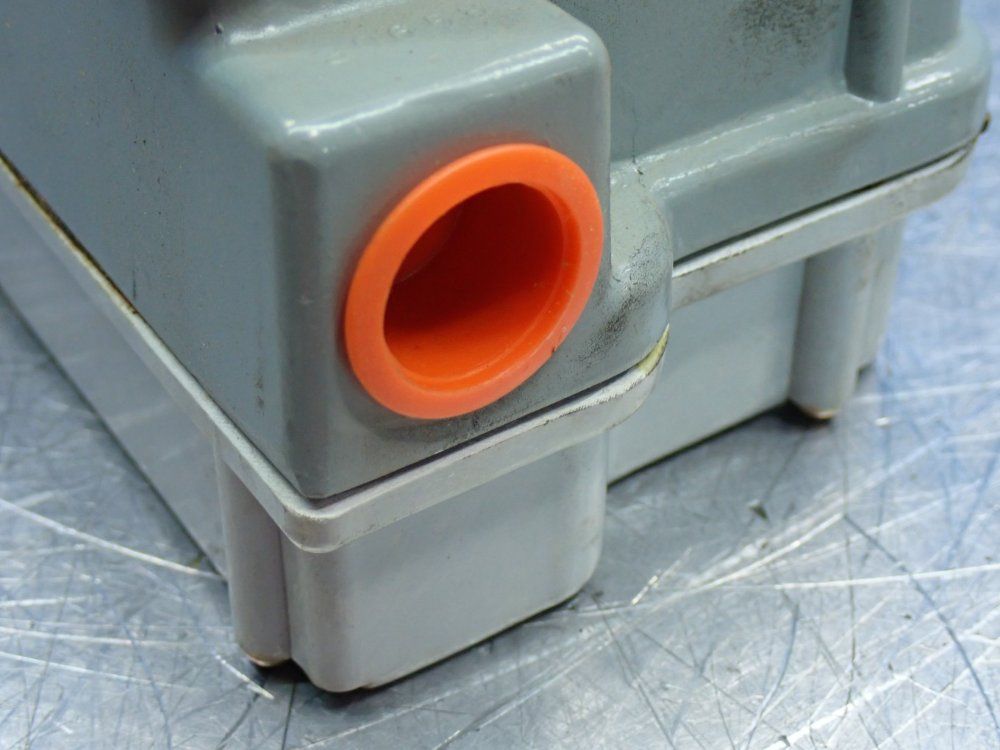 Hubbell Pilot Duty Speed Switch - 232cc13s