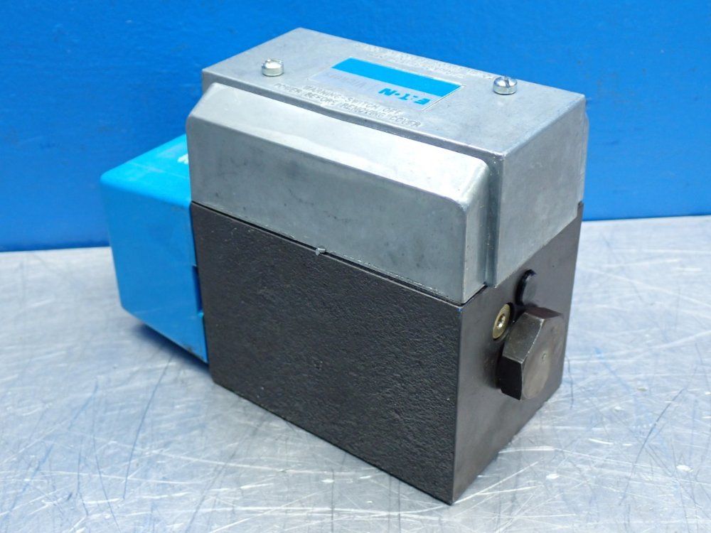 Eaton 4500psi - 310bar Directional Control Valve - Dg4v4-012a-m-w-b5-10