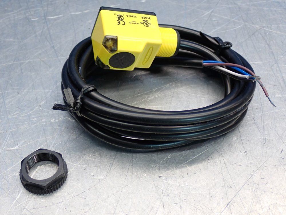 Banner Ezbeam Q25 Series Rightangle Basemount Rectangle Sensor