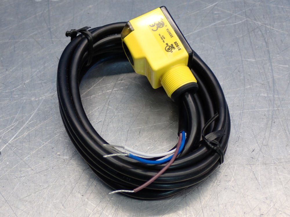 Banner Ezbeam Q25 Series Rightangle Basemount Rectangle Sensor
