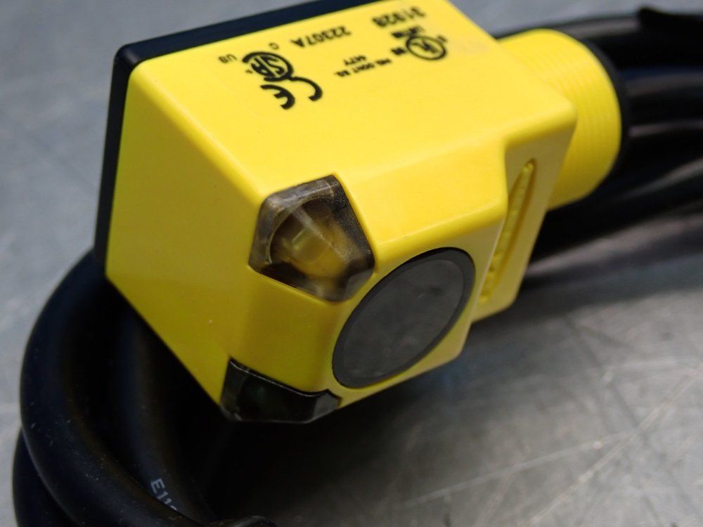 Banner Ezbeam Q25 Series Rightangle Basemount Rectangle Sensor
