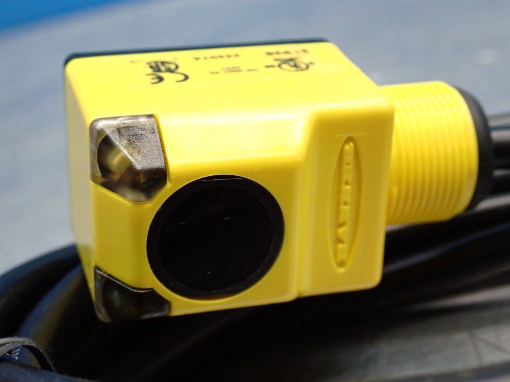 Banner Ezbeam Q25 Series Rightangle Basemount Rectangle Sensor