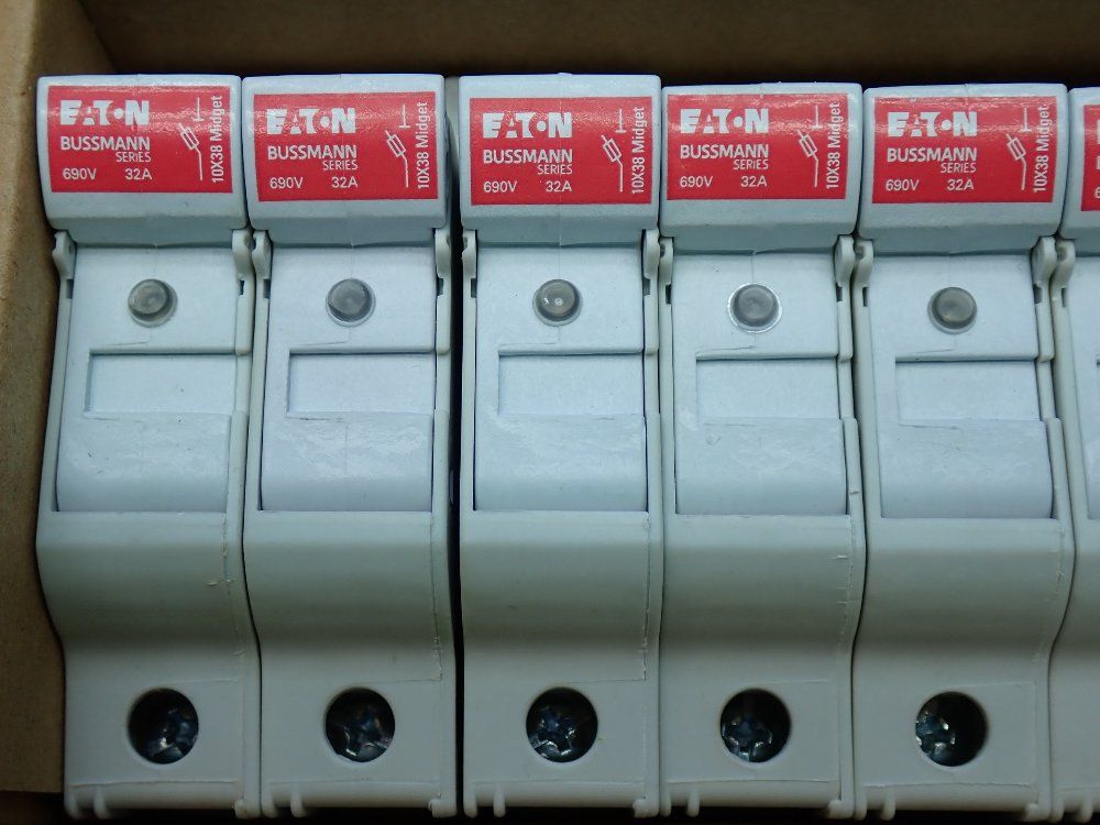 Eaton 12 Modular Fuse Holders. - Chcc1diu