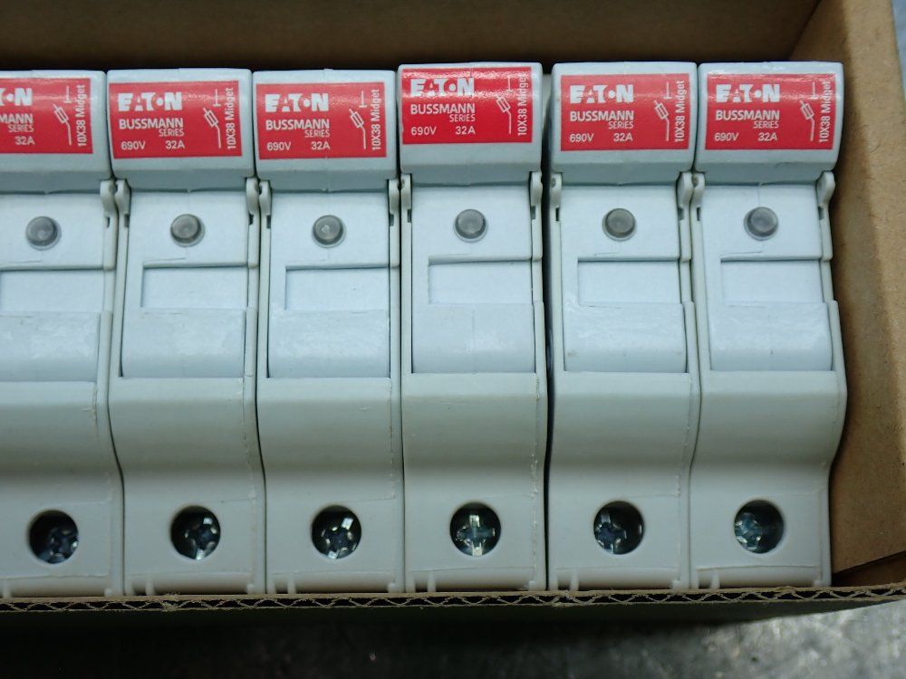 Eaton 12 Modular Fuse Holders. - Chcc1diu
