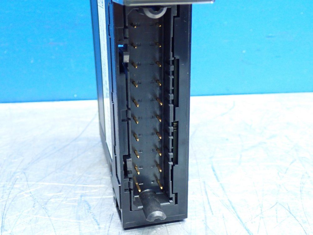 Allen Bradley Controllogix Output Module - 1756-oa16
