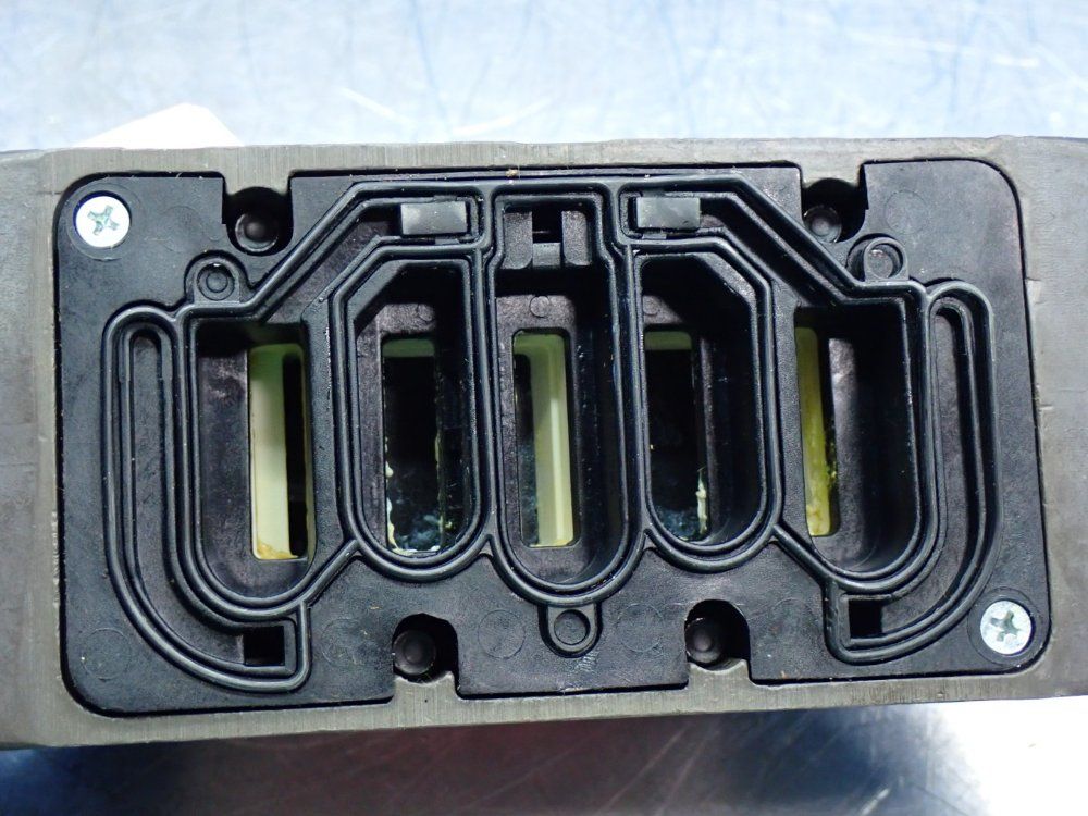 Aventics Working Pressure: 0 Bar-10.3 Bar Pneumatic Directional Valve Unit - R432006339