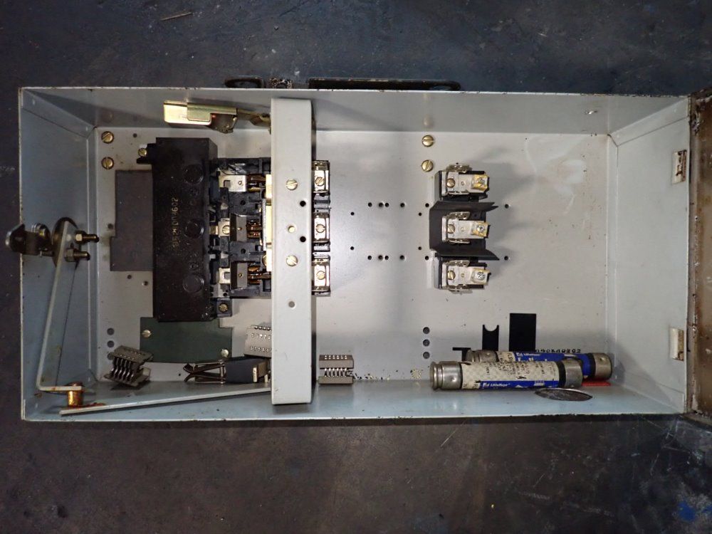 Westinghouse Bus Plug