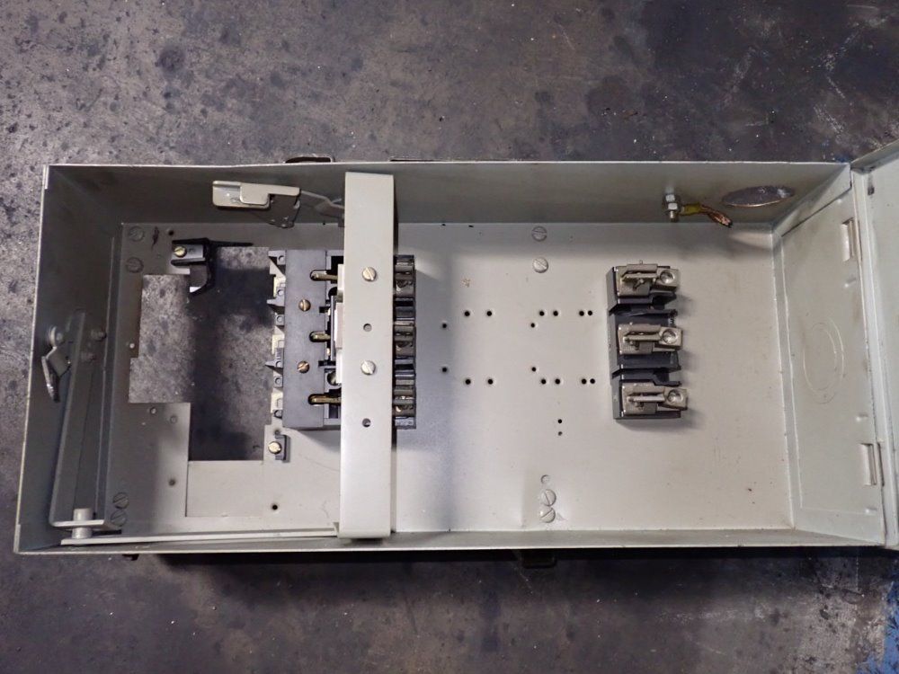 Westinghouse Bus Plug