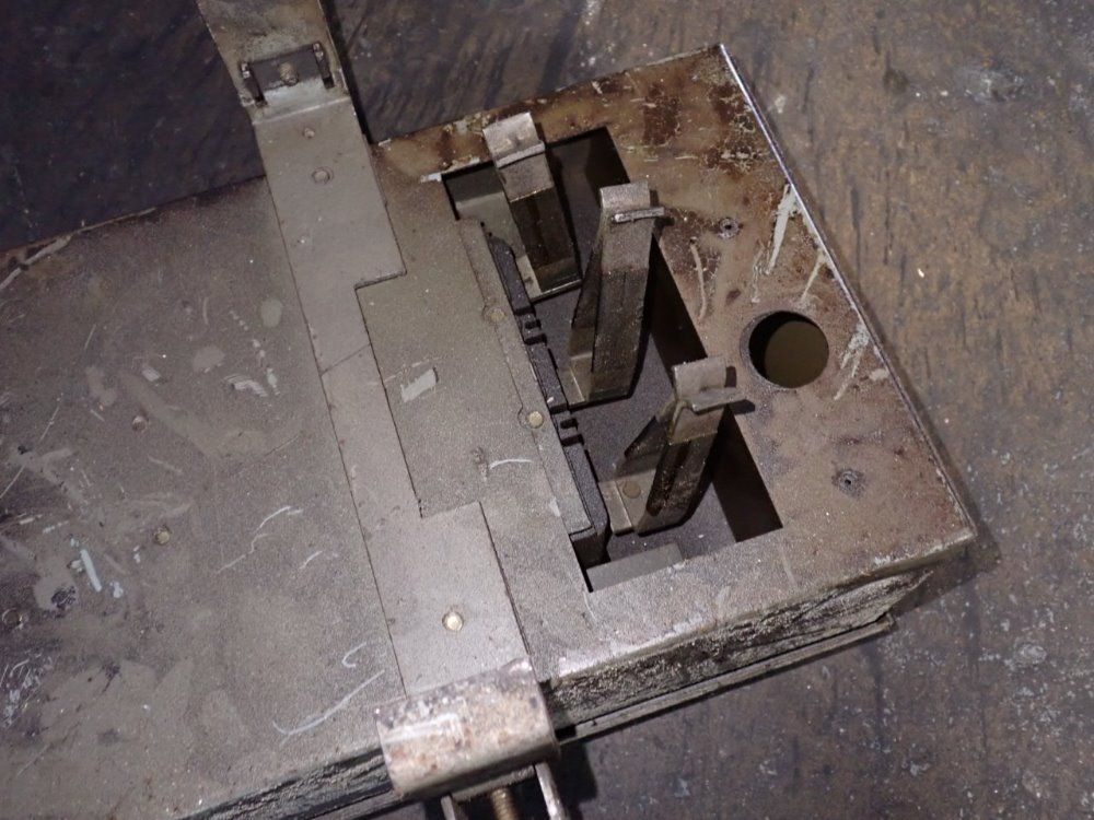 Westinghouse Bus Plug