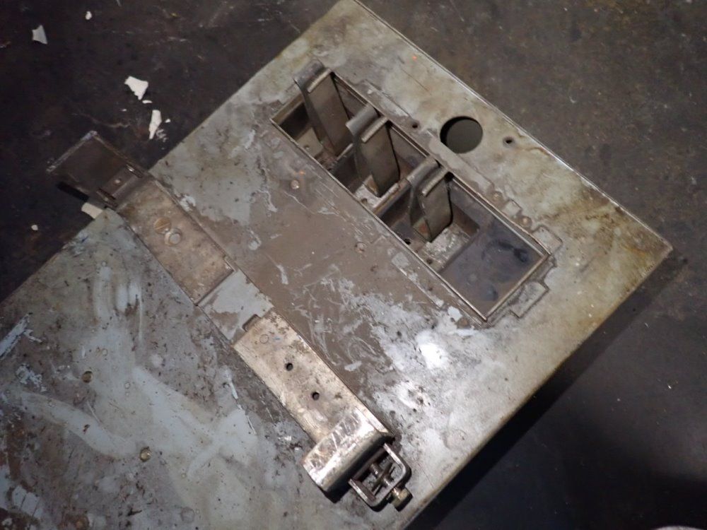 Westinghouse Bus Plug