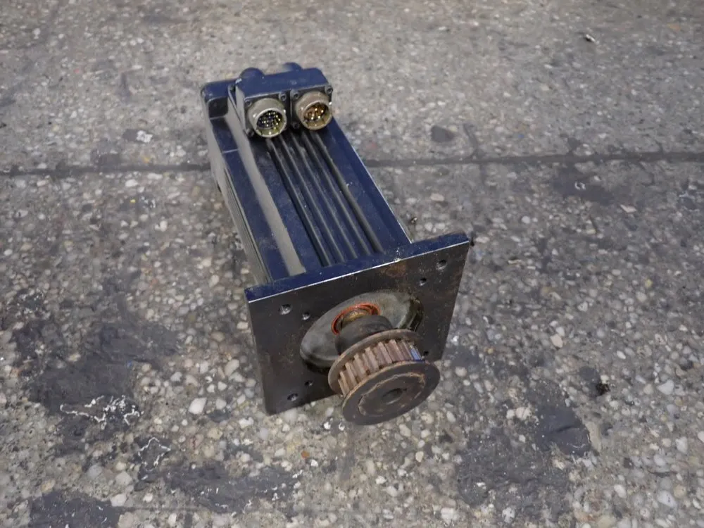 SERVO MOTOR