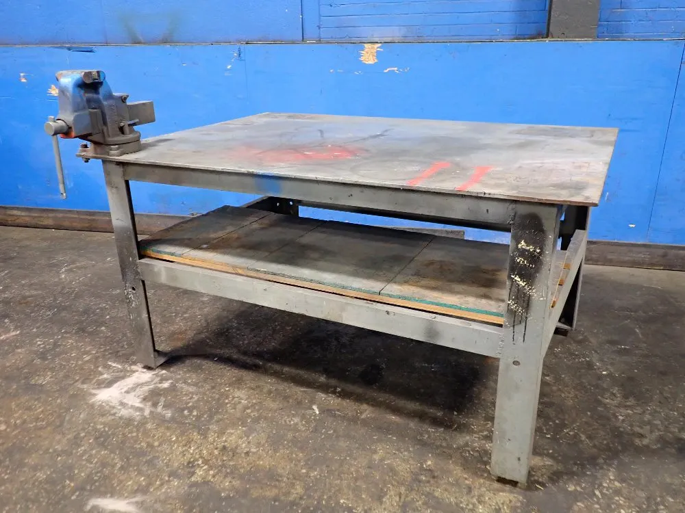 STEEL WORKBENCH W/4 1/2" VISE