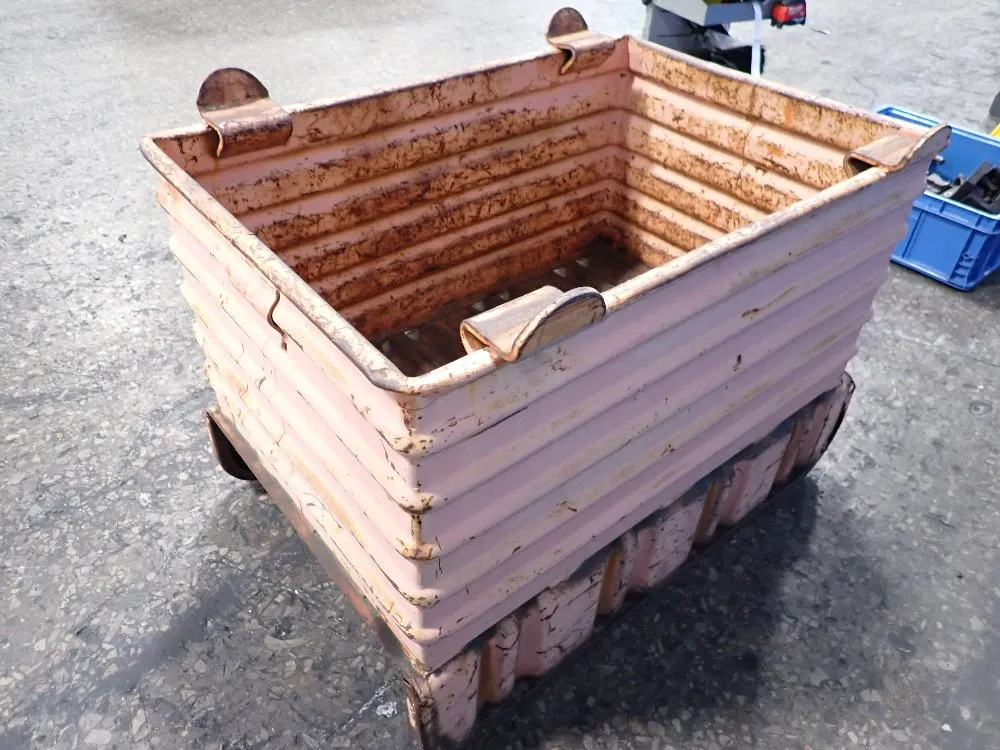  Stackable Metal Basket