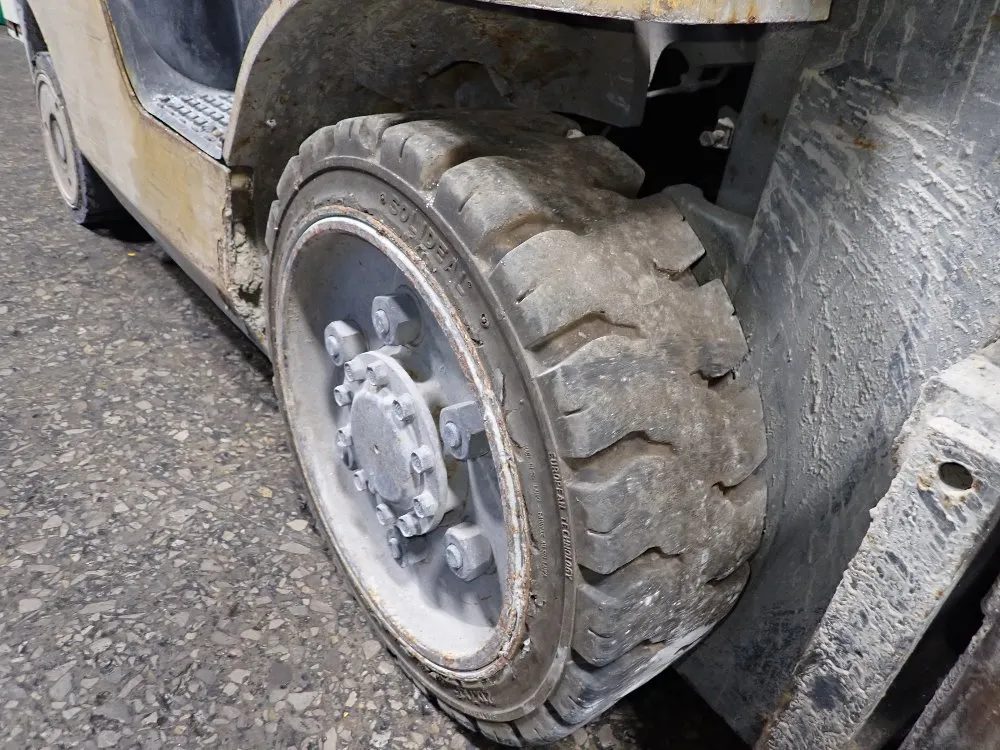 Caterpillar 4750 Lbs Propane Forklift - C5000