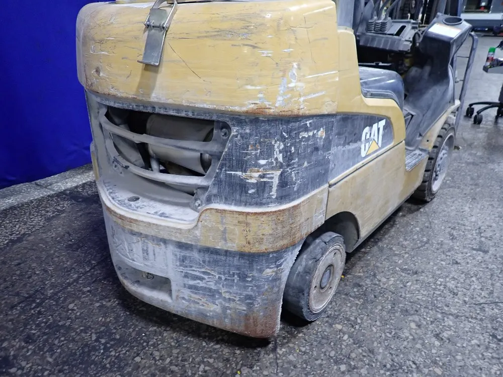 Caterpillar 4750 Lbs Propane Forklift - C5000